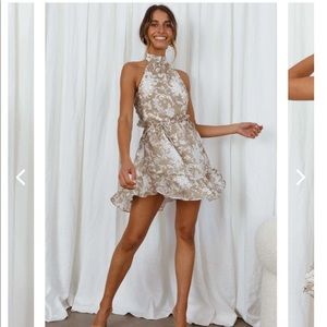 SELFIE LESLIE high neck, open back dress